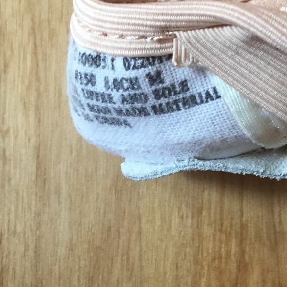 First ballet shoes fit 2yr old - Picture 3 of 6